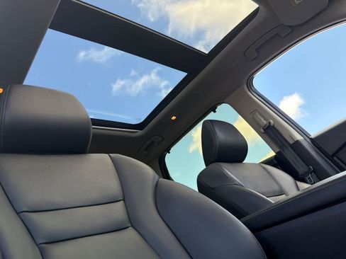 Used 2024 Nissan Rogue SL w/ SL Premium Package image 17