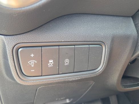 Used 2025 Kia Soul LX w/ LX Technology Package FWD image 27
