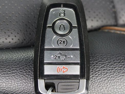 Used 2025 Ford F350 Lariat w/ Black Appearance Package image 78