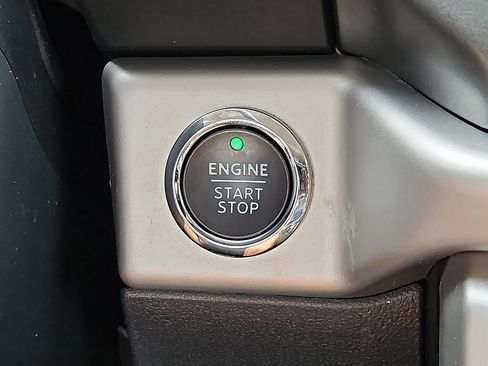 Used 2024 Ford Expedition XLT AWD/4WD image 25