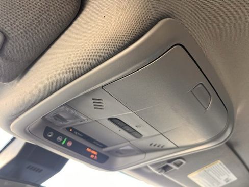 Used 2021 Chevrolet Equinox LT image 24