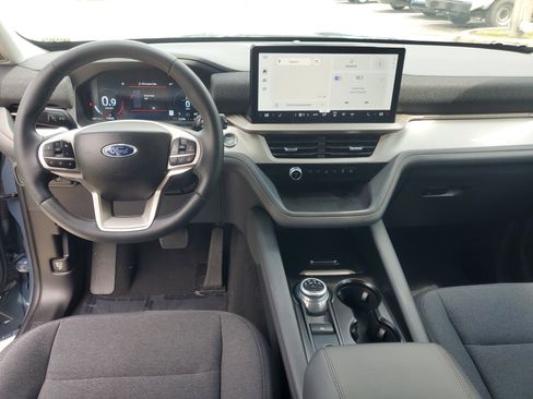 Used 2025 Ford Explorer Active RWD image 11