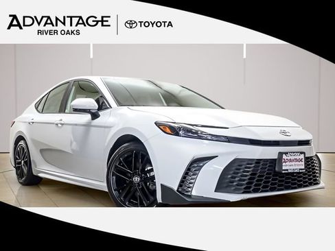 Certified 2025 Toyota Camry SE FWD image 1