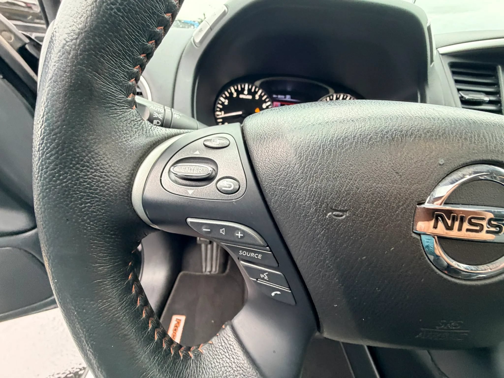 Used 2020 Nissan Pathfinder SL AWD/4WD image 12