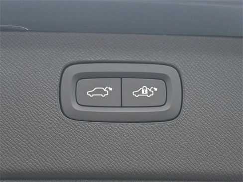 New 2026 Volvo XC90 B6 Plus w/ Protection Package Premier image 34