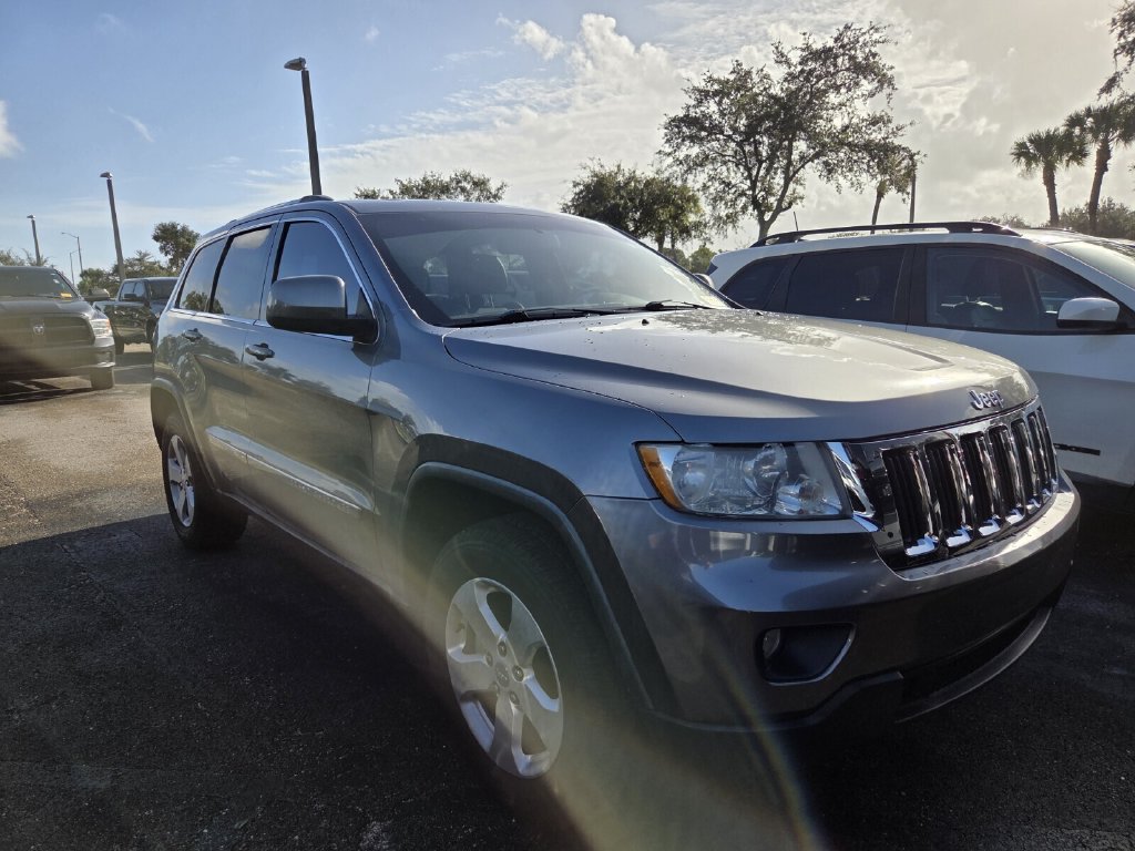 Used 2011 Jeep Grand Cherokee Laredo RWD image 2