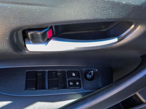 Used 2021 Toyota Corolla LE image 30