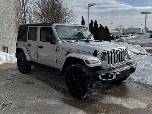 Used 2023 Jeep Wrangler Unlimited Sahara w/ Cold Weather Group image 7