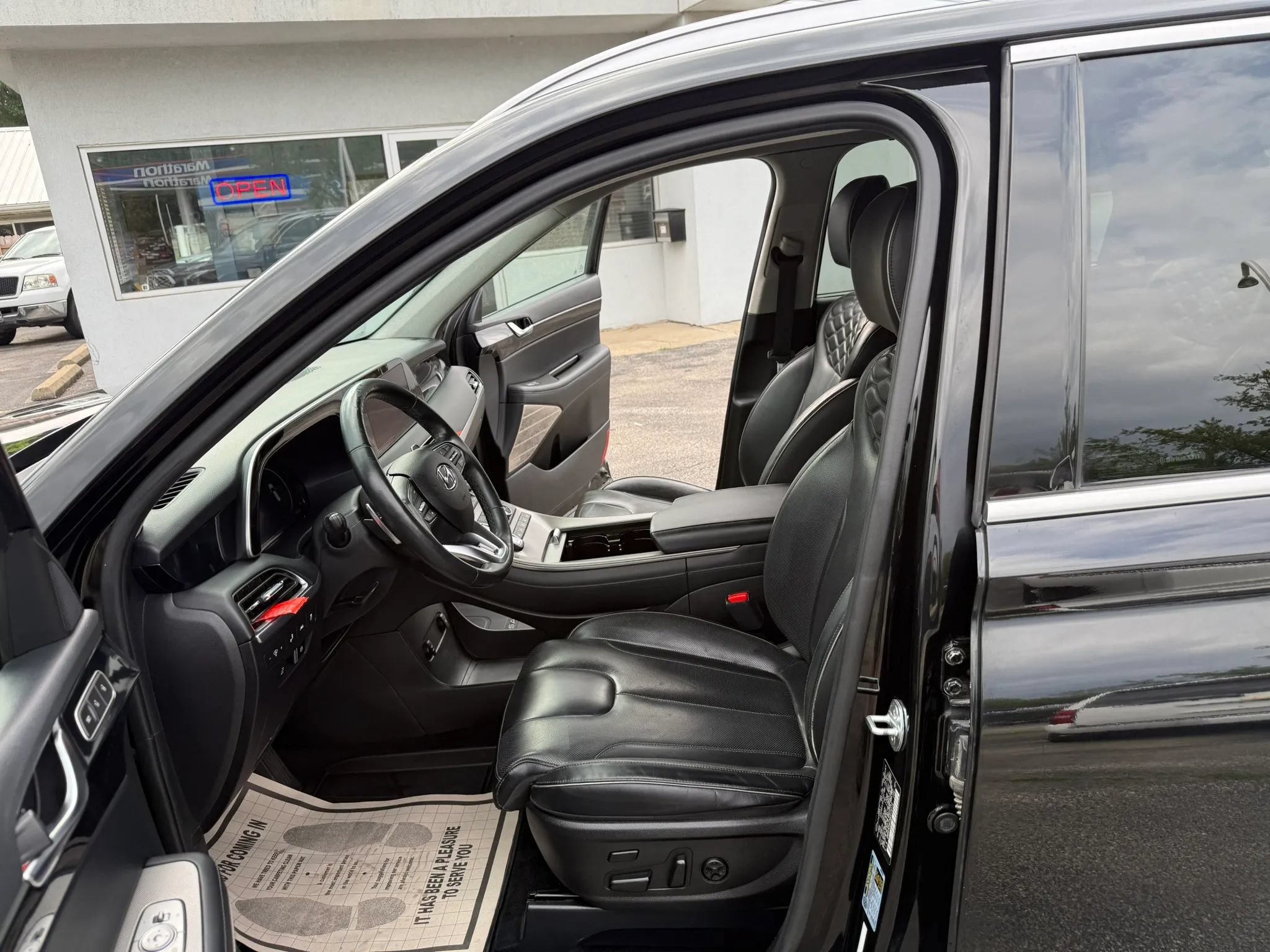 Used 2021 Hyundai Palisade Limited w/ Winter Package AWD/4WD image 17