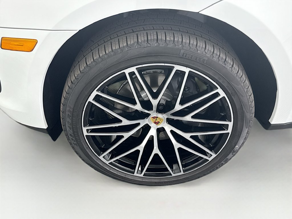 Used 2026 Porsche Macan AWD/4WD image 31