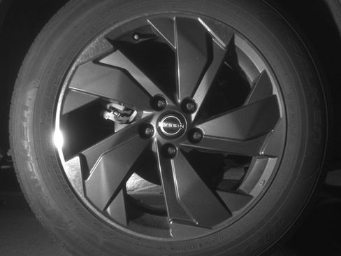 Used 2025 Nissan Rogue SV FWD image 18