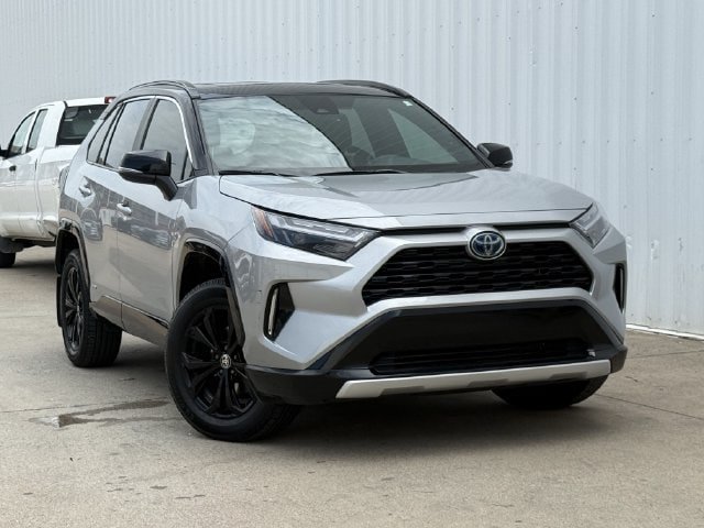 Used 2022 Toyota RAV4 XSE AWD/4WD image 2