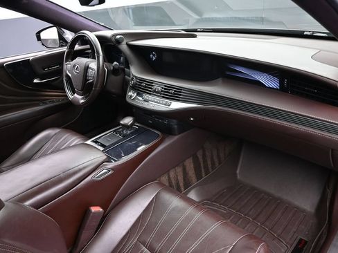 Used 2018 Lexus LS 500 w/ Interior Upgrade Package RWD image 25