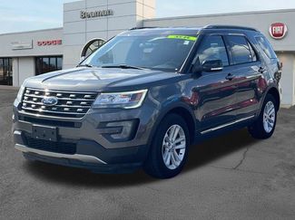 Used 2017 Ford Explorer XLT FWD video 3