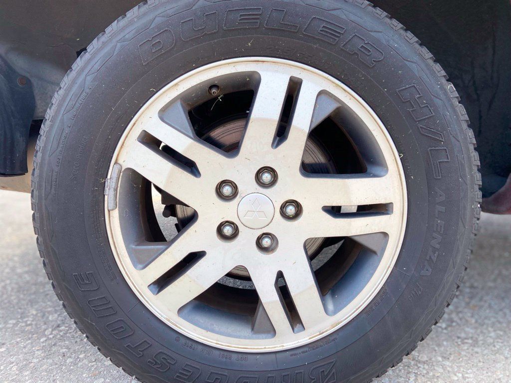 Used 2004 Mitsubishi Endeavor XLS AWD/4WD image 11