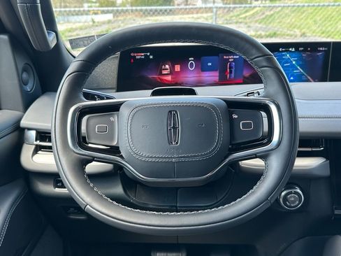 New 2026 Lincoln Navigator Reserve w/ Jet Appearance Package AWD/4WD image 8