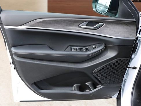 New 2026 Jeep Grand Cherokee Altitude image 10