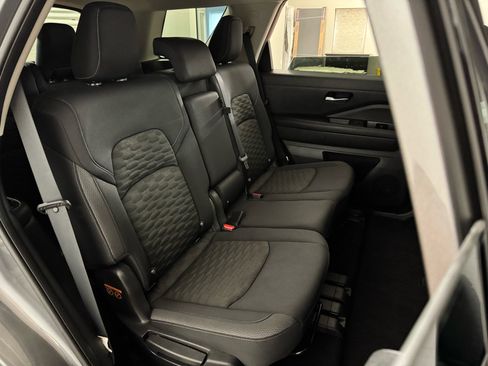 Used 2022 Nissan Pathfinder SV image 36