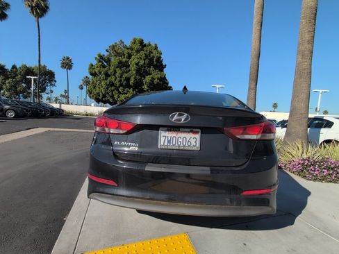 Used 2017 Hyundai Elantra SE FWD image 19