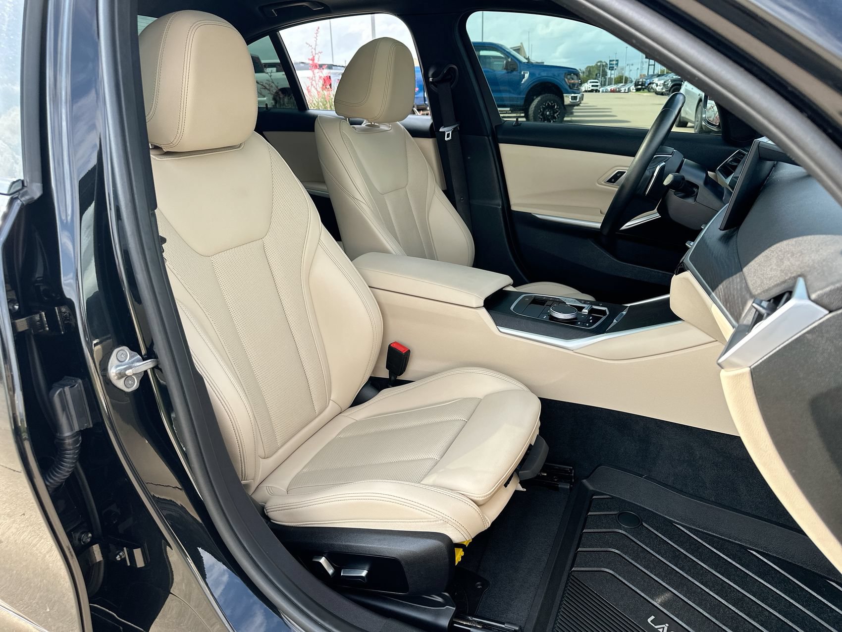 Used 2023 BMW 330i Sedan w/ Driving Assistance Package RWD image 25