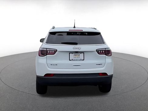 Used 2025 Jeep Compass Latitude image 12