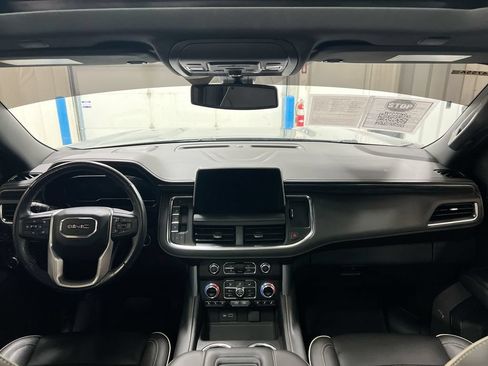Used 2022 GMC Yukon XL SLT w/ SLT Premium Package AWD/4WD image 10