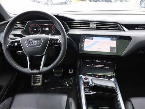 Used 2024 Audi SQ8 e-tron Premium Plus w/ Black Optic Package AWD/4WD image 17