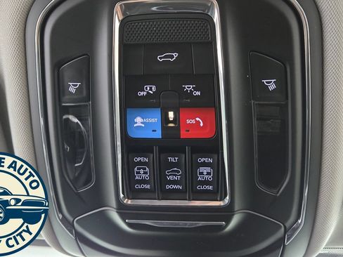 Used 2024 Jeep Grand Cherokee Limited AWD/4WD image 24