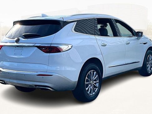 Used 2023 Buick Enclave Essence image 6