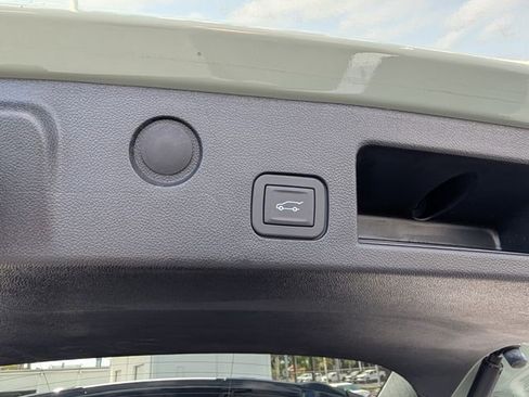 Used 2025 Chevrolet Equinox LT w/ Convenience Package II AWD/4WD image 15