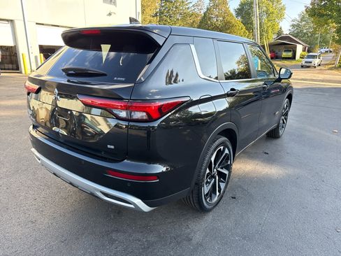 Used 2024 Mitsubishi Outlander SE image 3