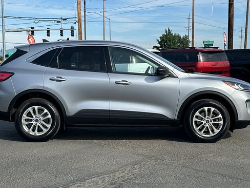 Used 2022 Ford Escape SE w/ Convenience Package AWD/4WD image 3