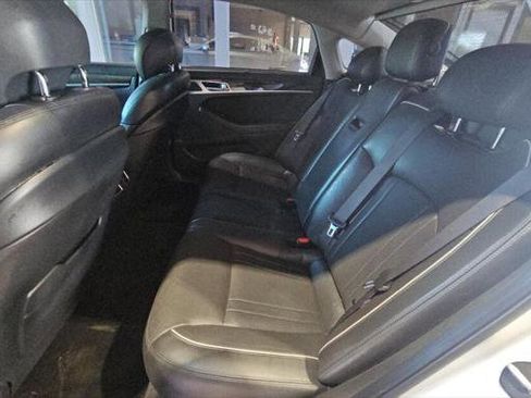 Used 2015 Hyundai Genesis 5.0 RWD image 11