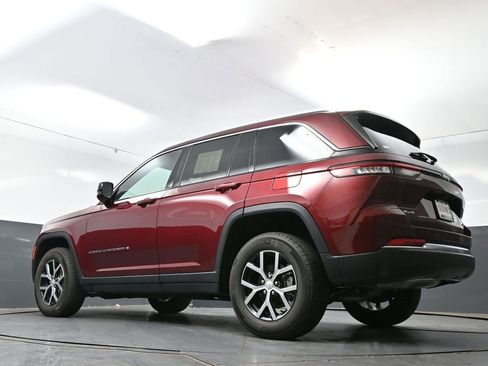 Used 2024 Jeep Grand Cherokee Limited AWD/4WD image 29