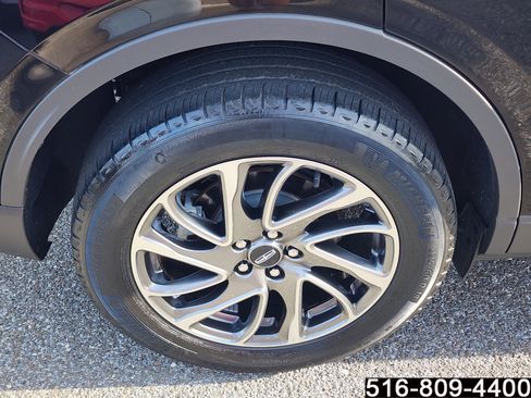 Used 2021 Lincoln Corsair AWD w/ Equipment Group 101A image 9