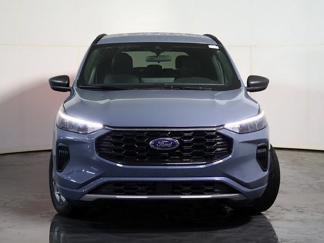 Used 2023 Ford Escape ST-Line w/ Tech Pack #1 AWD/4WD image 9