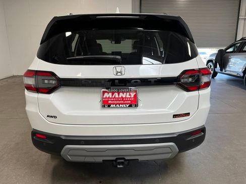 Used 2025 Honda Pilot TrailSport image 4