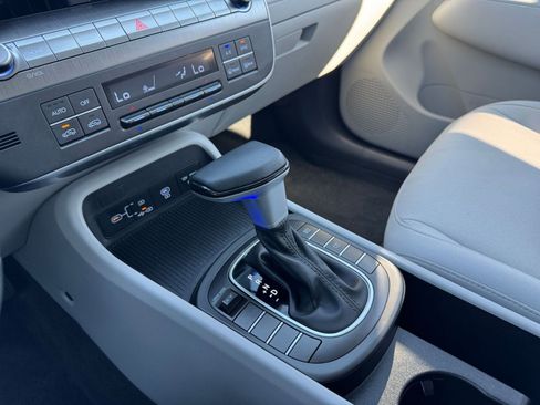 Used 2025 Hyundai Kona SEL image 41