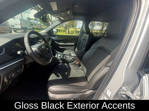 New 2025 Jeep Grand Cherokee Altitude image 12