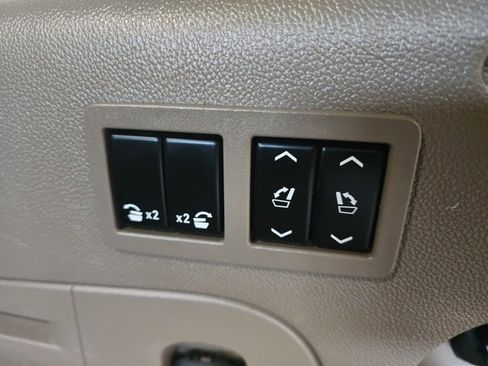 Used 2019 Chevrolet Suburban Premier image 18