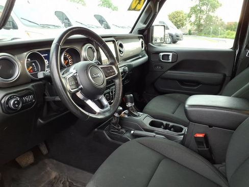 Certified 2020 Jeep Gladiator Overland AWD/4WD image 7