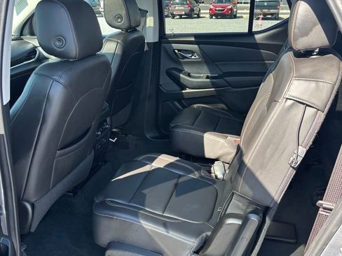Used 2021 Chevrolet Traverse LT w/ LT Premium Package image 13
