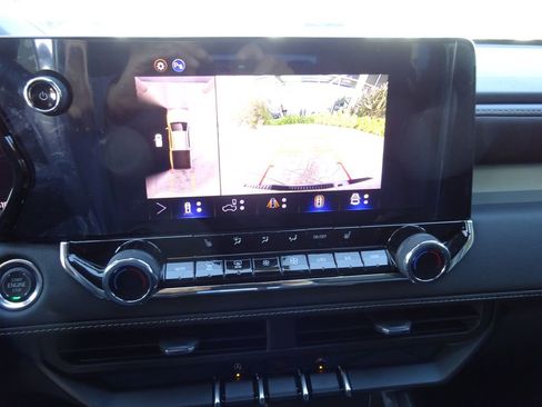 Used 2025 Chevrolet Colorado LT w/ LT Convenience Package AWD/4WD image 28
