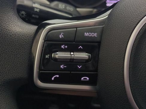Used 2023 Kia Sorento LX FWD image 18