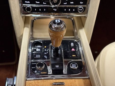 Used 2012 Bentley Mulsanne image 30