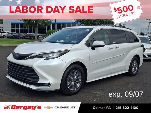 Used 2023 Toyota Sienna XLE AWD/4WD image 1