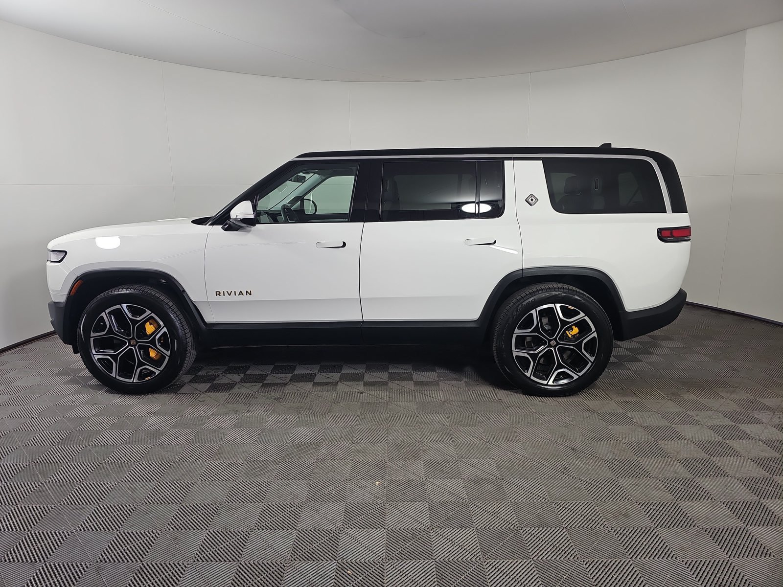 Used 2023 Rivian R1S Adventure Quad AWD/4WD image 2