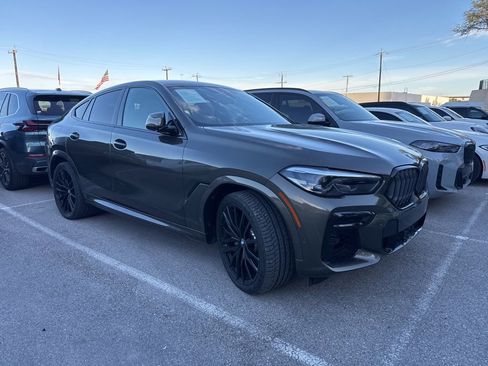 Certified 2022 BMW X6 xDrive40i w/ M Sport Package image 2