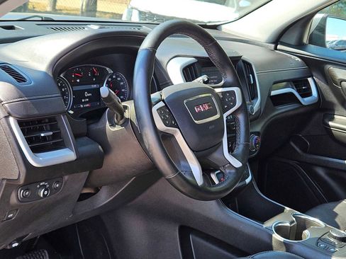 Used 2024 GMC Terrain SLT image 2