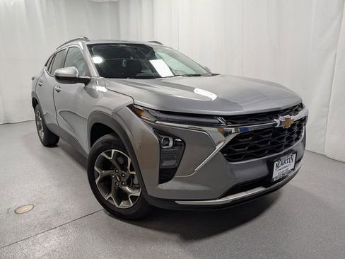 New 2026 Chevrolet Trax LT w/ Sunroof Package image 2